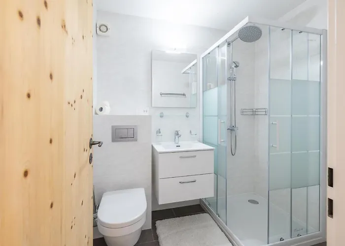 2203 Modernes Mit Balkon Apartman Vulpera